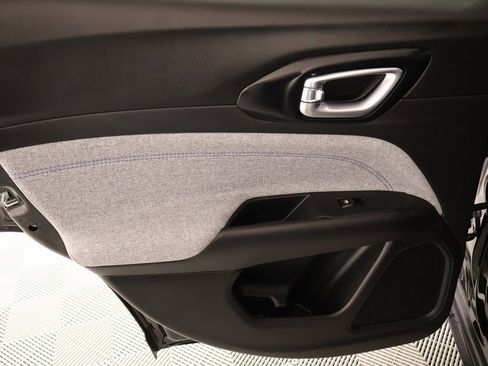 Used 2025 Jeep Compass Latitude image 16