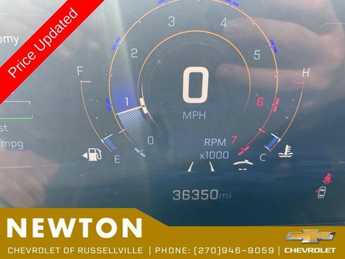 Used 2025 Chevrolet Traverse LT FWD image 7