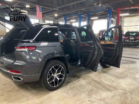 Used 2024 Jeep Grand Cherokee Summit AWD/4WD image 29