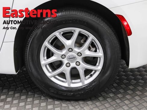 Used 2022 Chrysler Voyager LX image 31