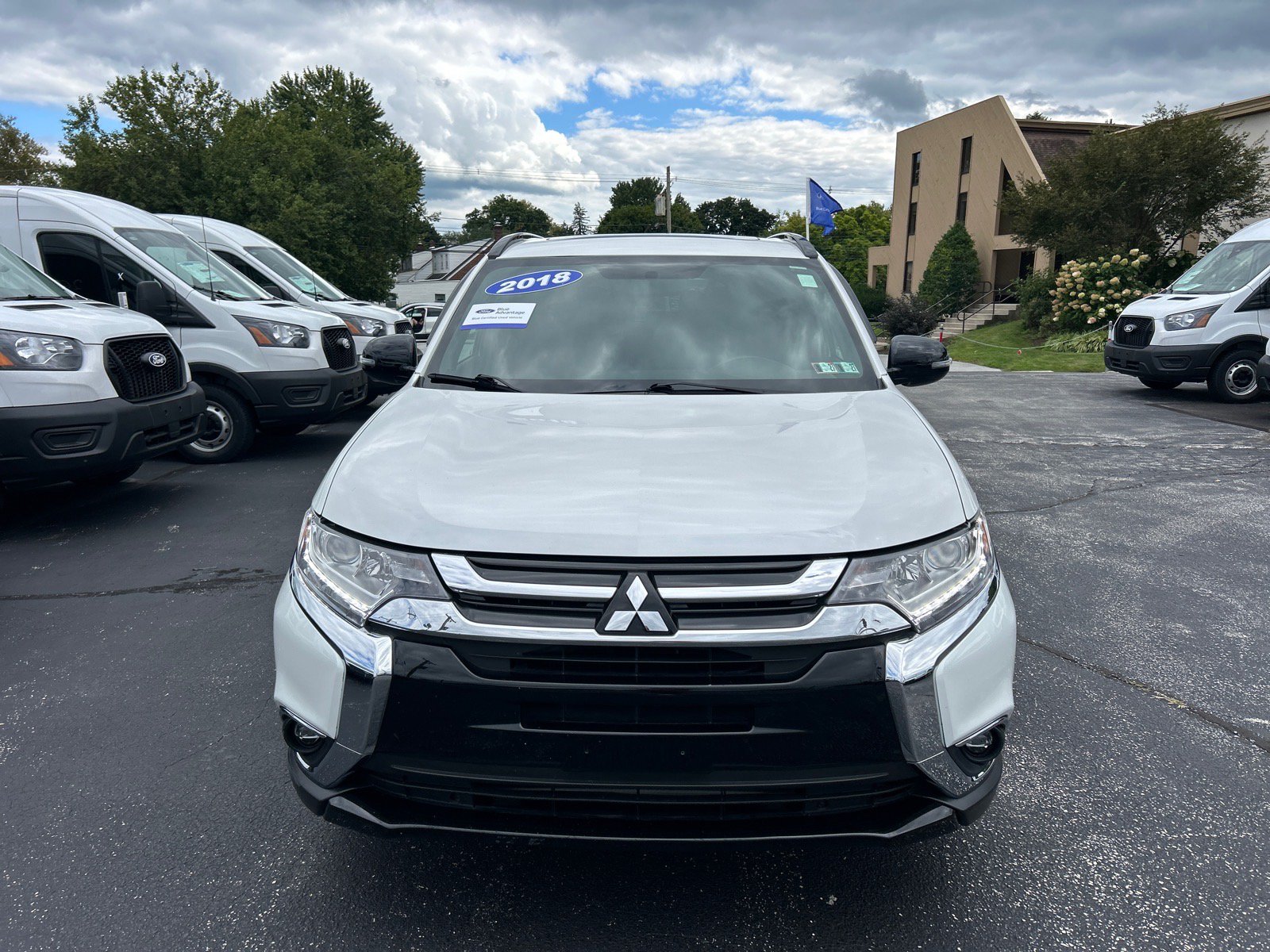 Used 2018 Mitsubishi Outlander LE AWD/4WD image 2