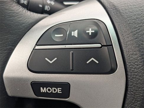 Used 2012 Toyota Highlander Limited image 30