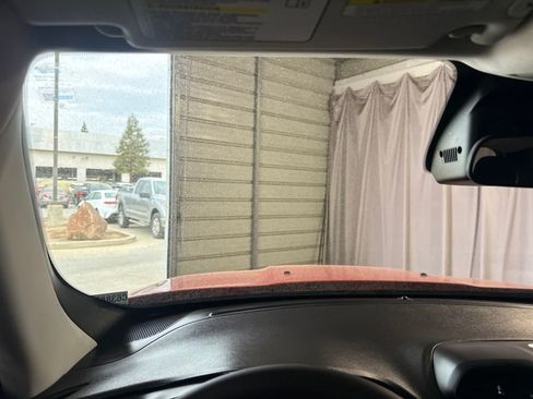 Used 2021 Jeep Renegade Latitude FWD image 24