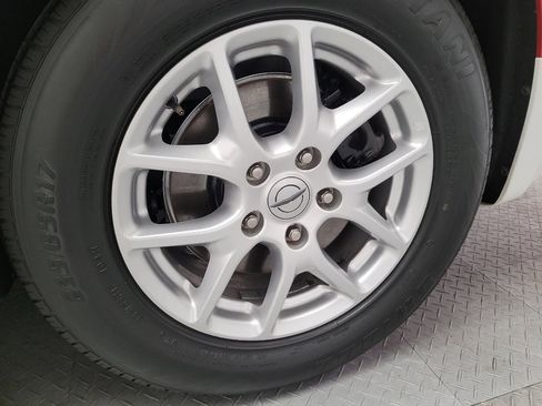 Used 2022 Chrysler Voyager LX image 31