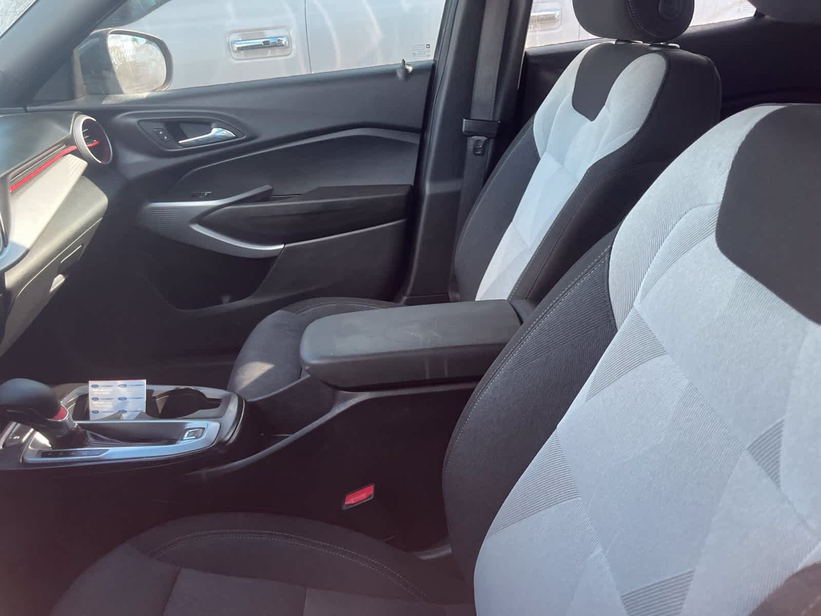 Used 2024 Chevrolet Trax RS FWD image 34