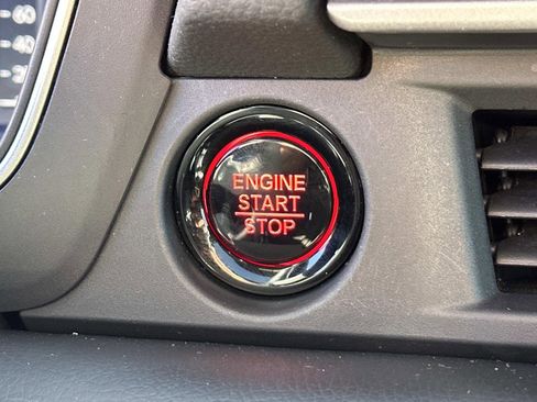 Used 2025 Honda Pilot Black Edition image 20