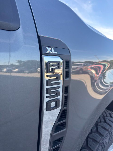 Used 2026 Ford F250 XL w/ XL Off-Road Package AWD/4WD image 9