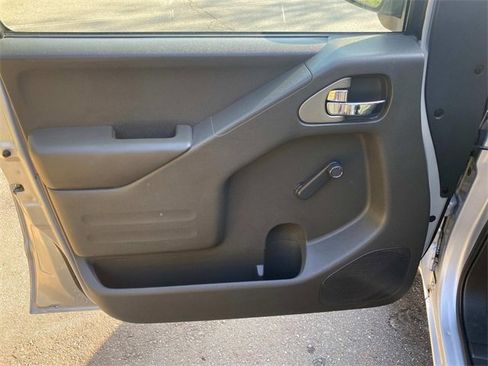 Used 2019 Nissan Frontier S image 12