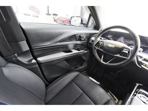 Certified 2025 Cadillac Lyriq Luxury RWD image 8
