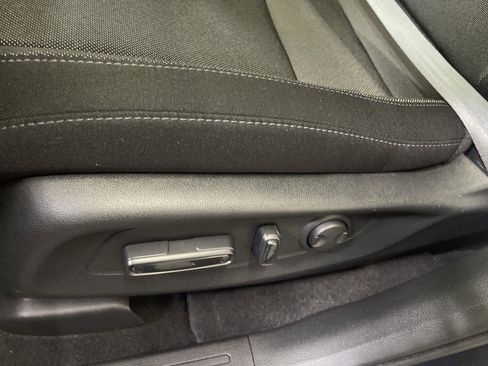 Used 2025 Honda CR-V EX image 12