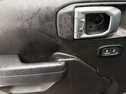 Used 2022 Jeep Wrangler Unlimited Rubicon w/ Cold Weather Group image 10