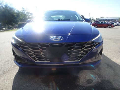 Used 2021 Hyundai Elantra SEL w/ Convenience + Premium Package FWD image 2