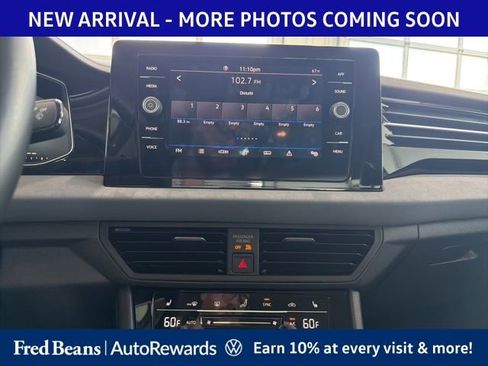 Used 2025 Volkswagen Jetta SE FWD image 9
