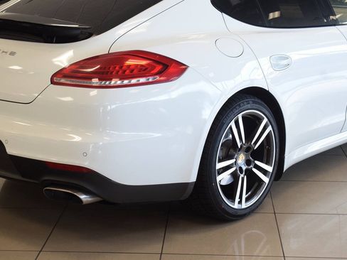 Used 2016 Porsche Panamera AWD/4WD image 34
