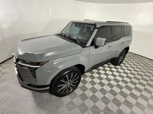 Used 2025 Lexus GX 550 image 9