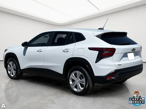 Used 2025 Chevrolet Trax LS image 4