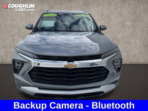 Used 2025 Chevrolet TrailBlazer LT w/ Driver Confidence Package image 3