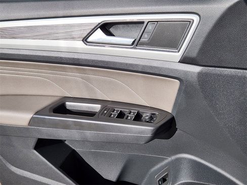 Used 2023 Volkswagen Atlas Cross Sport SE w/ Black Wheel Package image 6