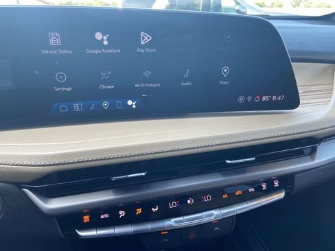 Used 2024 Cadillac XT4 Premium Luxury image 15