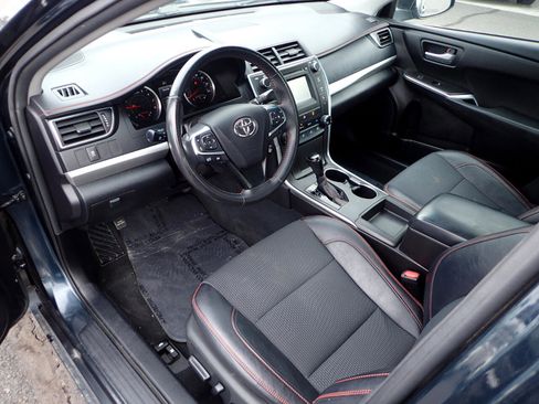 Used 2017 Toyota Camry SE image 9