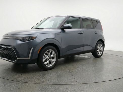 Used 2025 Kia Soul LX w/ LX Technology Package image 3