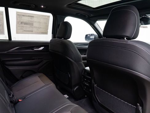 New 2026 Jeep Grand Cherokee Laredo image 31