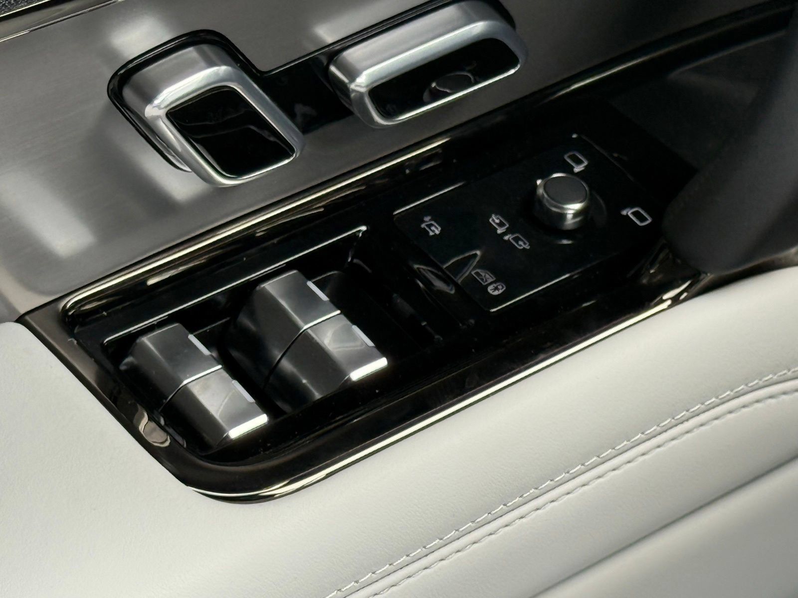 New 2026 Land Rover Range Rover Sport SE AWD/4WD image 34