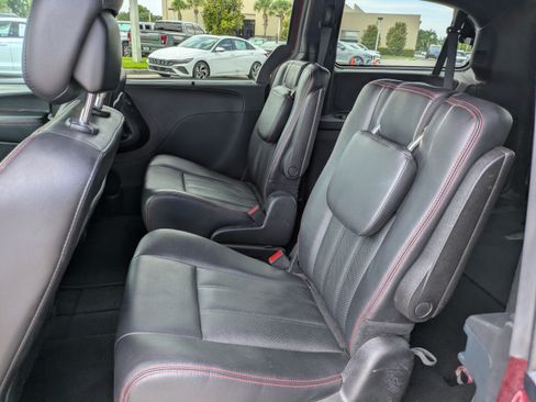 Used 2019 Dodge Grand Caravan GT FWD image 12