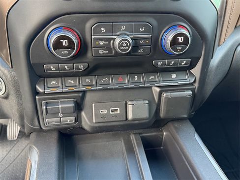 Used 2021 Chevrolet Silverado 1500 High Country w/ Technology Package image 29