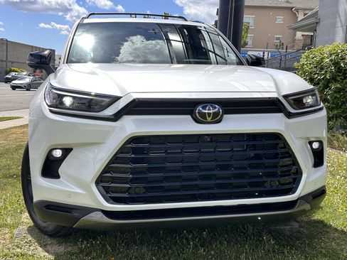 Used 2025 Toyota Grand Highlander AWD Hybrid image 4