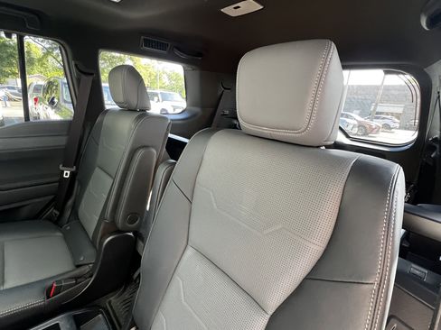 Used 2025 Lexus GX 550 w/ Accessory Package (2T) image 33