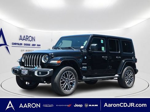 Used 2023 Jeep Wrangler Unlimited Sahara w/ Cold Weather Group AWD/4WD image 1