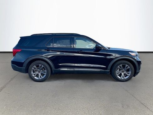 Used 2022 Ford Explorer XLT w/ Equipment Group 202A AWD/4WD image 8