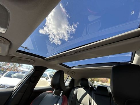 Used 2024 Toyota Prius Prime Premium image 24