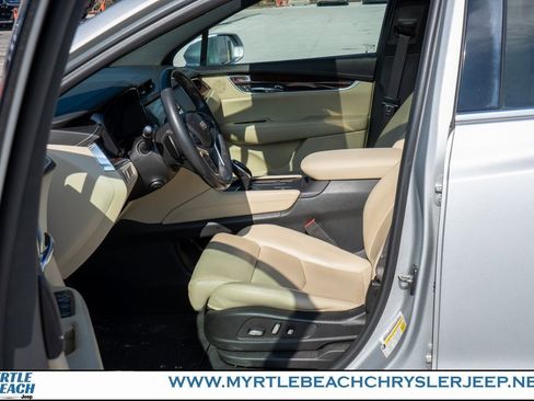 Used 2017 Cadillac XT5 Luxury w/ Driver Awareness Package image 17