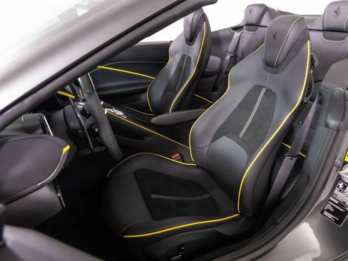 Used 2025 Ferrari Roma Spider RWD image 5
