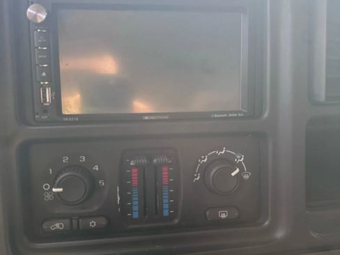 Used 2004 Chevrolet Tahoe LS image 14