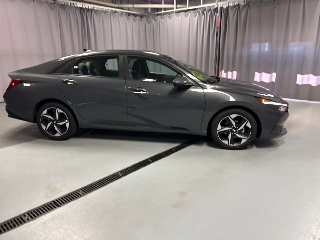 Used 2023 Hyundai Elantra SEL w/ Convenience Package FWD image 8