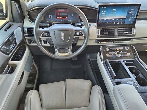 Used 2022 Lincoln Navigator Reserve image 23