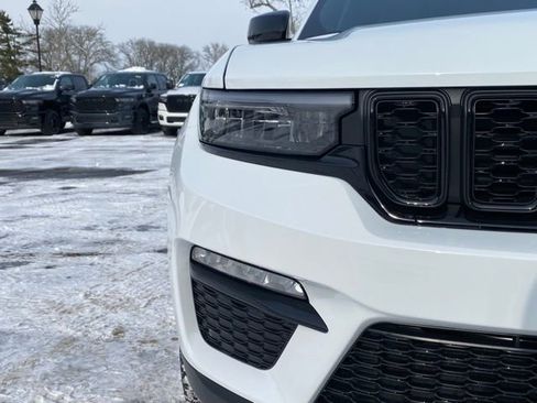 New 2025 Jeep Grand Cherokee Limited image 10