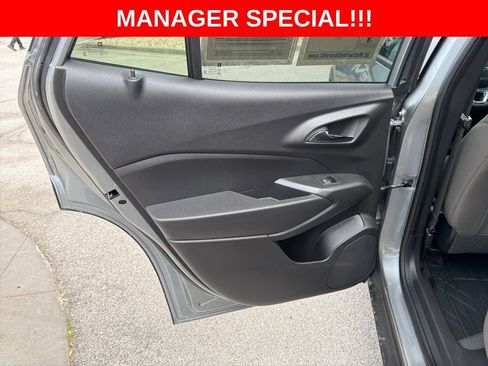 Used 2025 Chevrolet Trax ACTIV FWD image 16
