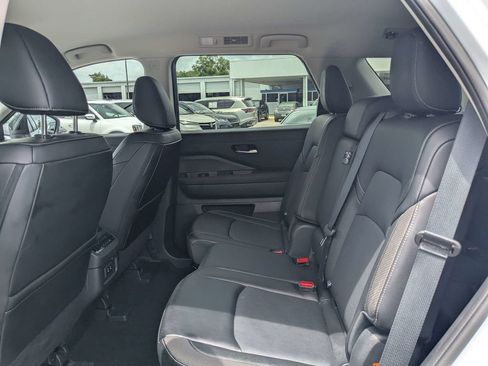 Used 2026 Nissan Pathfinder SL FWD image 14