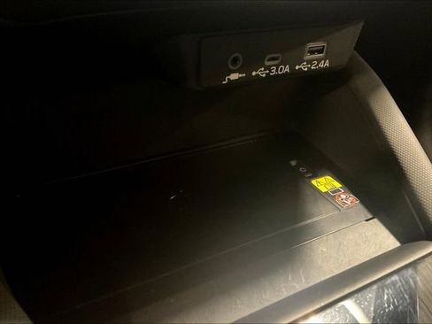 Used 2025 Subaru Forester Premium image 33