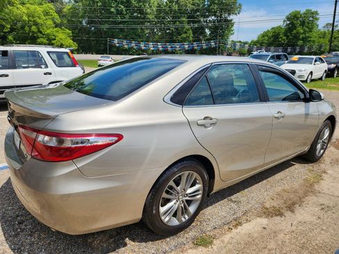 Used 2016 Toyota Camry SE FWD image 4
