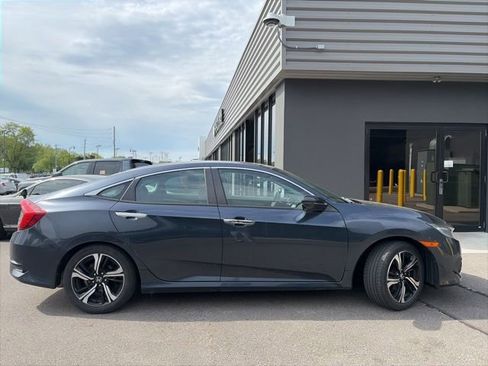 Used 2016 Honda Civic Touring image 2