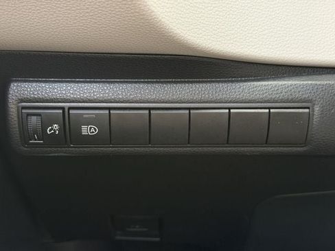 Used 2025 Toyota Corolla LE FWD image 22