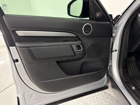 Used 2024 Land Rover Discovery Dynamic SE AWD/4WD image 26