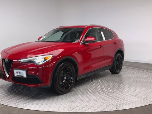 Used 2018 Alfa Romeo Stelvio Ti image 4