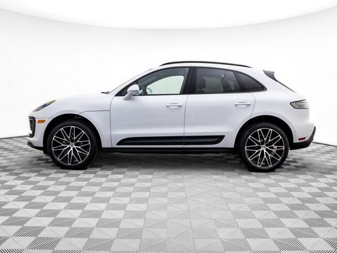 New 2026 Porsche Macan image 2