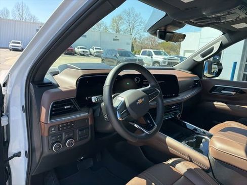 Used 2025 Chevrolet Suburban High Country AWD/4WD image 29